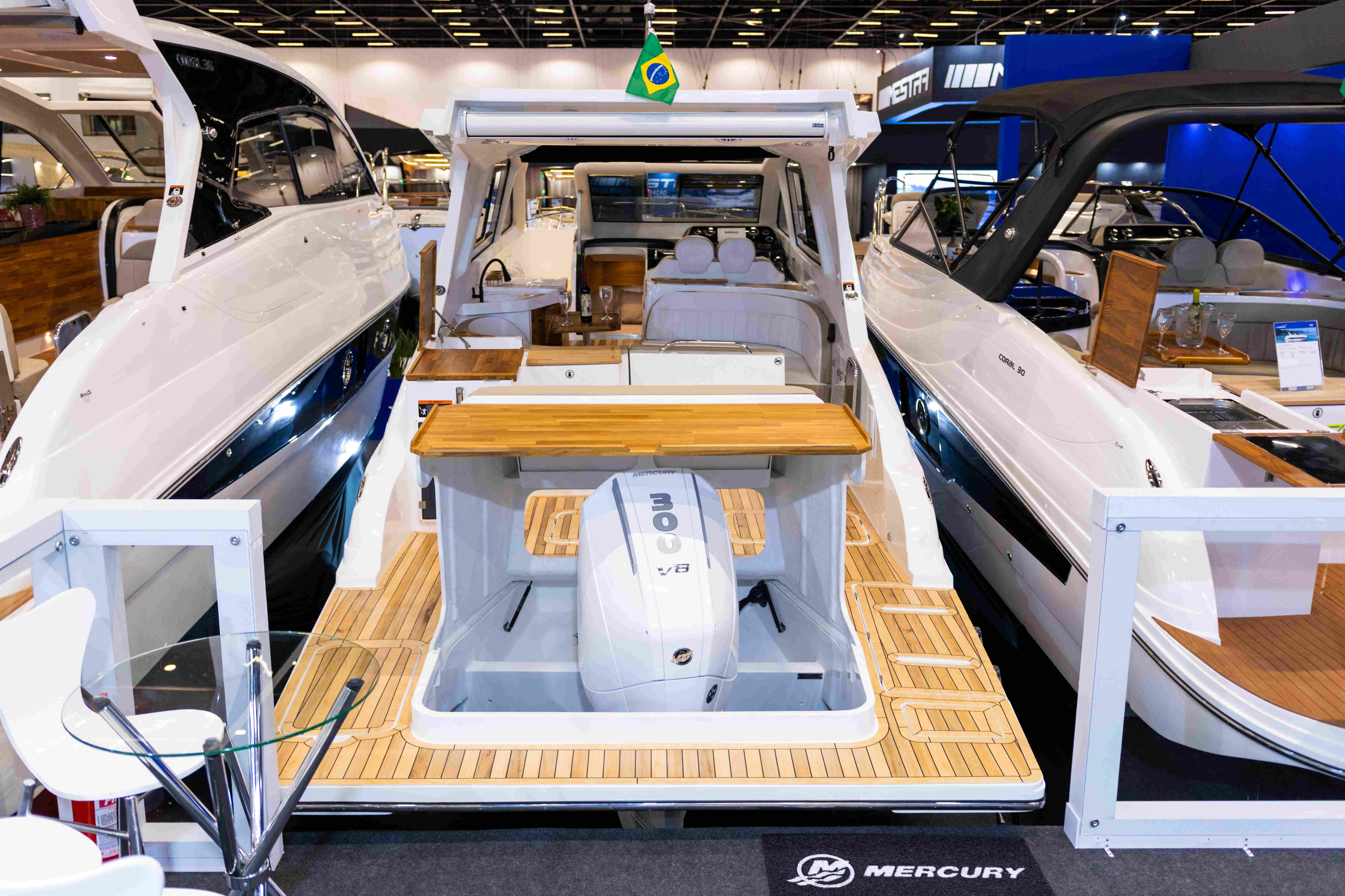 Coral 32 Sea Breeze é destaque do estaleiro no São Paulo Boat Show 2025